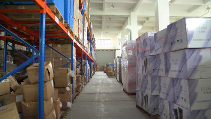 4K貨運(yùn)工廠 現(xiàn)代化物流倉儲(chǔ)空境與高效貨物服務(wù)